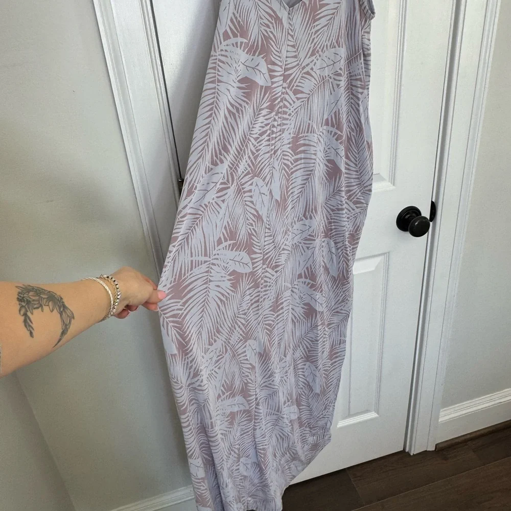 By Together Gray Sundress with Spaghetti Straps and V-Neck for Casual Wear - Picture 4 of 6